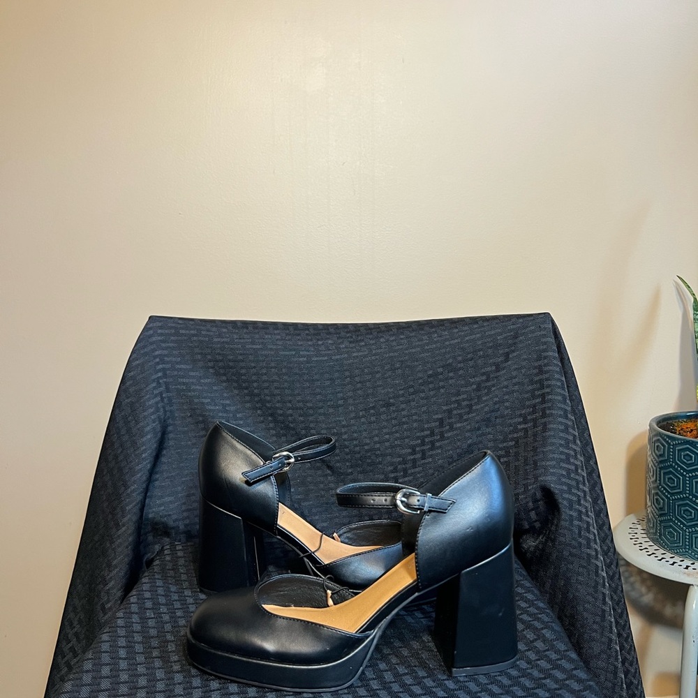 Nine West Black Mary Jane Heels